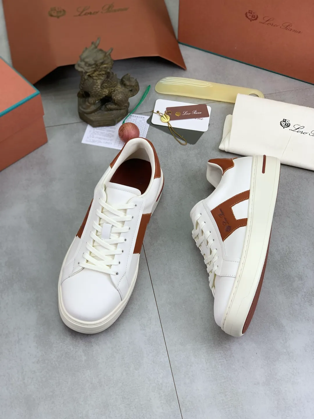 Men's men's shoes 💰P560 New style 💰High quality The latest casual shoes Loro Piana 💯Top grade💯Buy the original copy💯 Founded the existing Loro Piana company on April 24, 1924. It is now the sixth generation of family business, providing top quality products to customers who are discerning about taste and quality. Imported original fly woven fabric with cowhide fabric, plain calfskin lining. Hand-sewn thread with cowhide feet. Original packaging. High-end outsole. Size: 38-44 (customized for 45 and 46). 2️⃣ colors available.